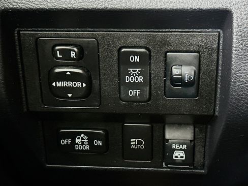 Used 2019 Toyota Tundra SR5 image 16