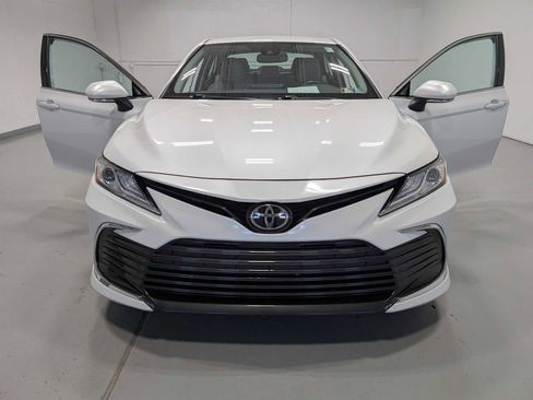 Used 2021 Toyota Camry XLE image 13