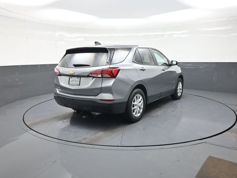 Used 2023 Chevrolet Equinox LS w/ LS Convenience Package AWD/4WD image 3