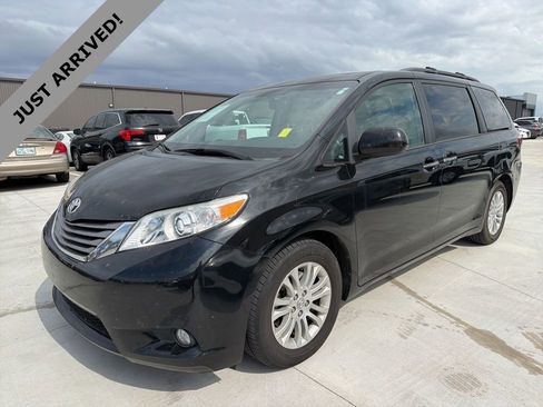 Used 2017 Toyota Sienna XLE FWD image 1