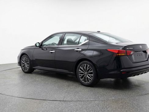 Used 2025 Nissan Altima 2.5 SV FWD image 6
