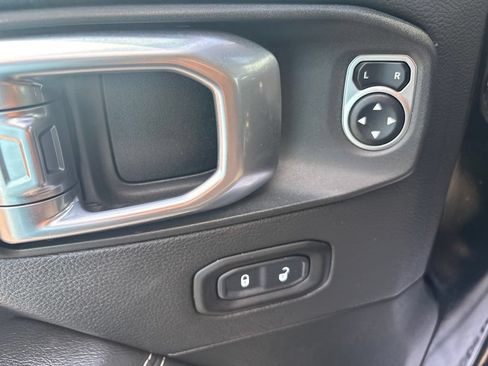 Used 2020 Jeep Wrangler Unlimited Sahara AWD/4WD image 18