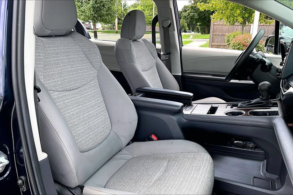 Used 2022 Toyota Sienna LE FWD image 22