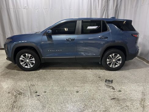 Used 2025 Chevrolet Equinox LT FWD image 2