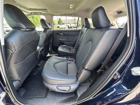Used 2026 Toyota Highlander Limited AWD/4WD image 23