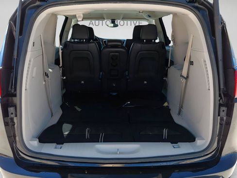 Used 2019 Chrysler Pacifica Touring-L FWD image 20