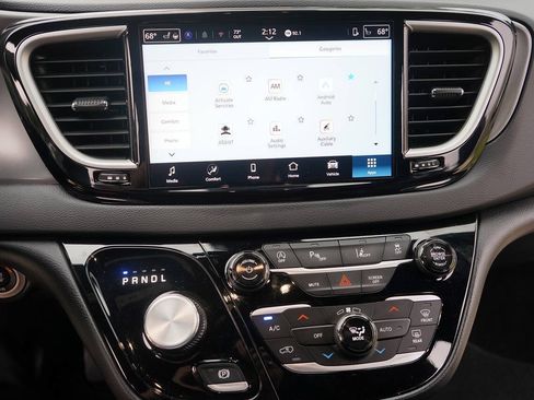Used 2025 Chrysler Pacifica Select FWD image 20