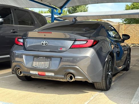 Used 2022 Toyota GR86 RWD image 7