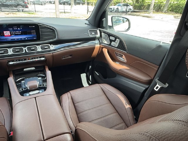 Used 2025 Mercedes-Benz GLS 450 4MATIC image 14