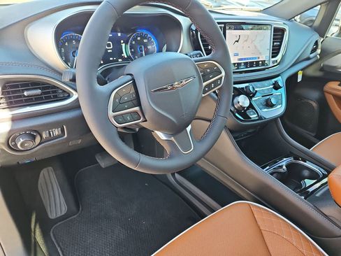New 2026 Chrysler Pacifica Pinnacle image 10