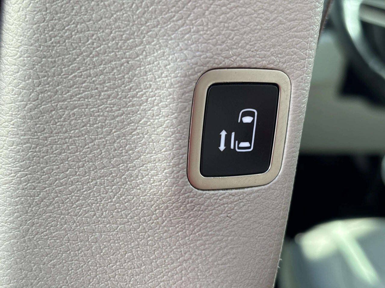 Used 2019 Chrysler Pacifica Touring-L Plus w/ Advanced Safetytec Group FWD image 17