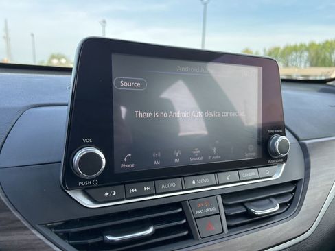 Used 2024 Nissan Altima 2.5 SV image 18