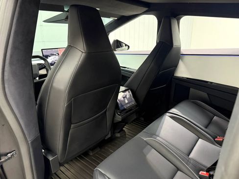 Used 2024 Tesla Cybertruck AWD Crew Cab image 16