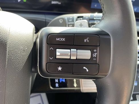 Certified 2025 Hyundai Santa Fe Limited FWD image 23