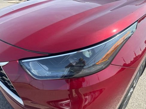 Used 2023 Toyota Highlander XLE FWD image 9
