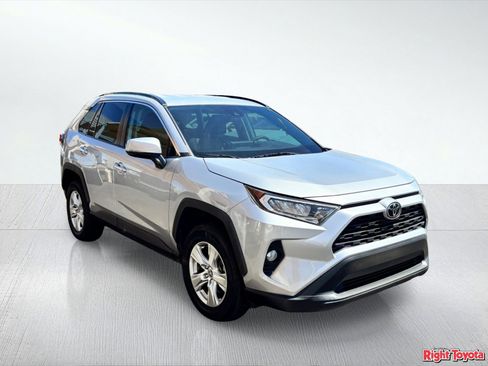 Used 2021 Toyota RAV4 XLE FWD image 5