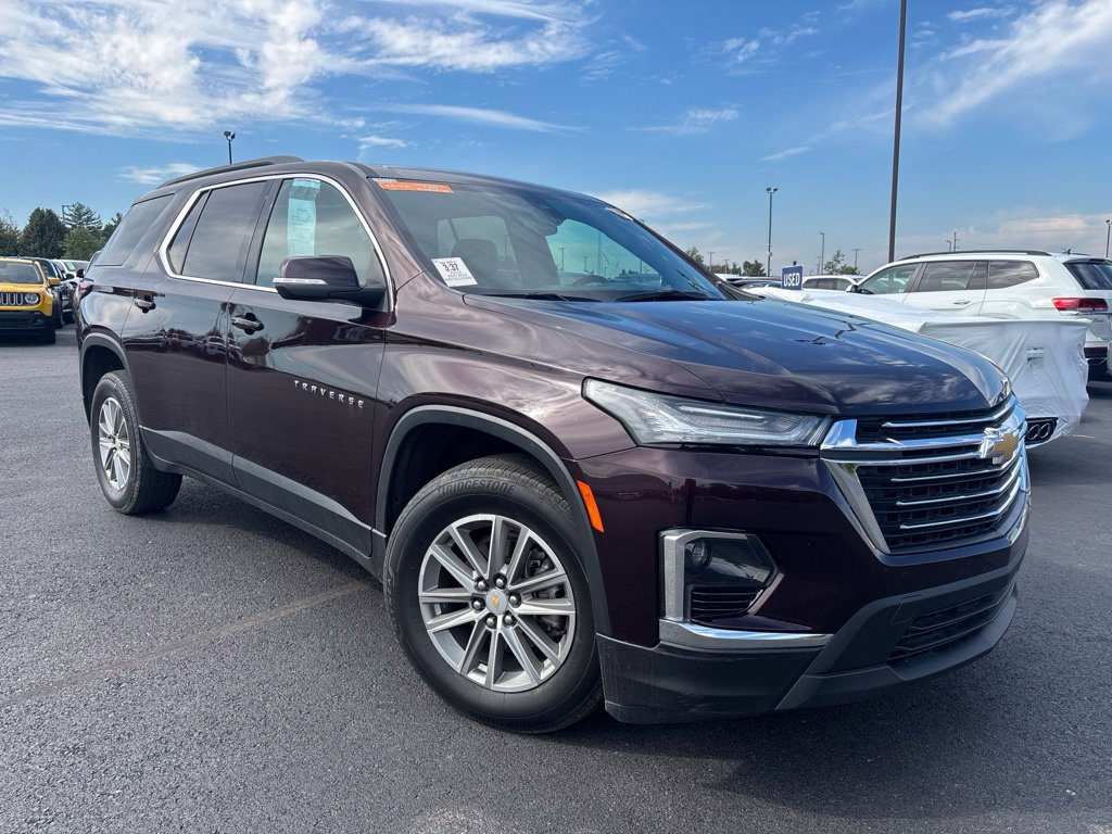 Used 2023 Chevrolet Traverse LT w/ LPO, Floor Liner Package AWD/4WD image 2