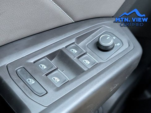 Used 2023 Volkswagen Atlas Cross Sport SE image 19