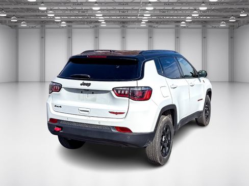 Used 2023 Jeep Compass Trailhawk image 5