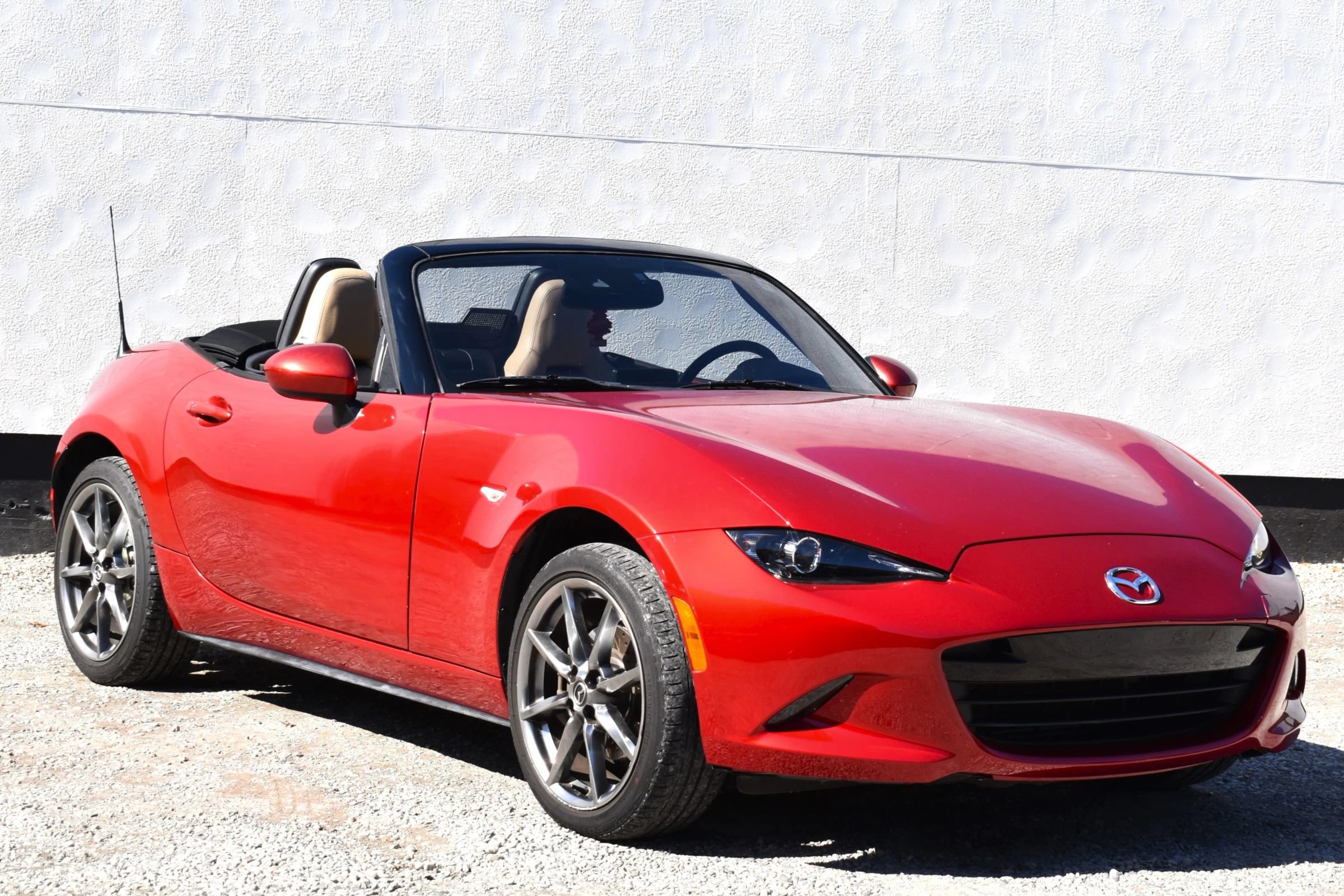 Used 2016 MAZDA MX-5 Miata Grand Touring RWD image 2