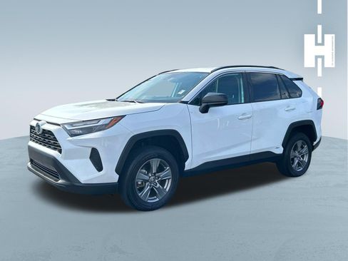 Used 2024 Toyota RAV4 LE AWD/4WD image 3