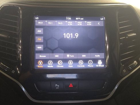 Used 2019 Jeep Cherokee Limited AWD/4WD image 25
