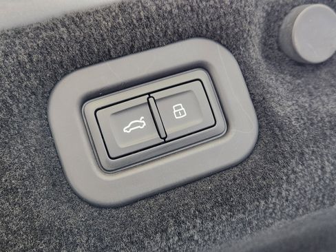 Used 2024 Bentley Continental GT image 52