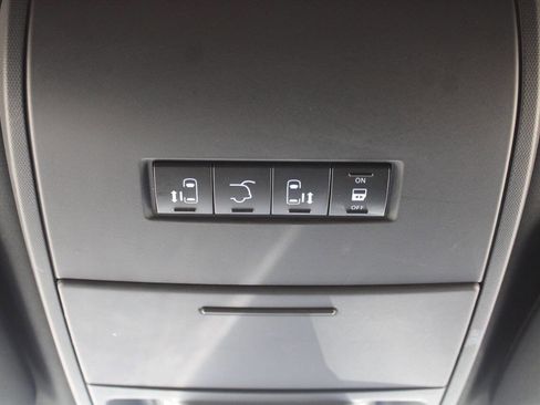 Used 2017 Dodge Grand Caravan SXT w/ Blacktop Package FWD image 42