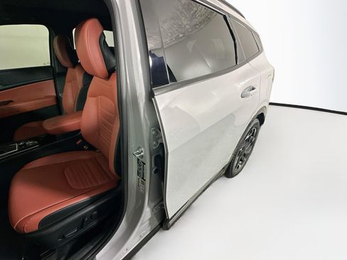 Used 2025 Kia Sportage SX FWD image 12