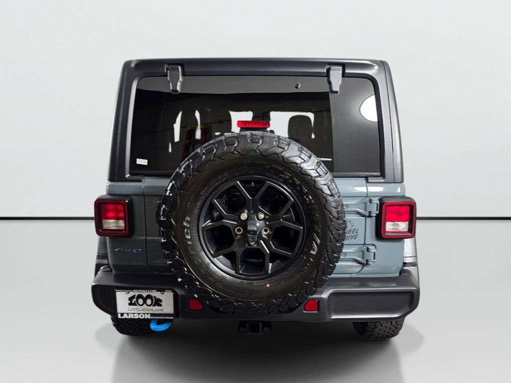 Used 2024 Jeep Wrangler Unlimited AWD/4WD image 4