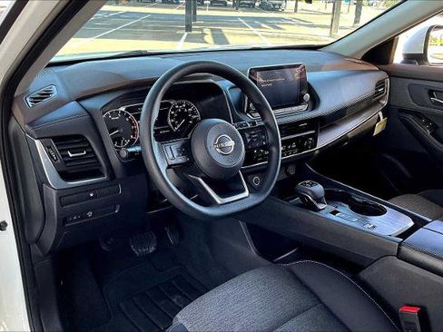 Certified 2023 Nissan Rogue SV image 17