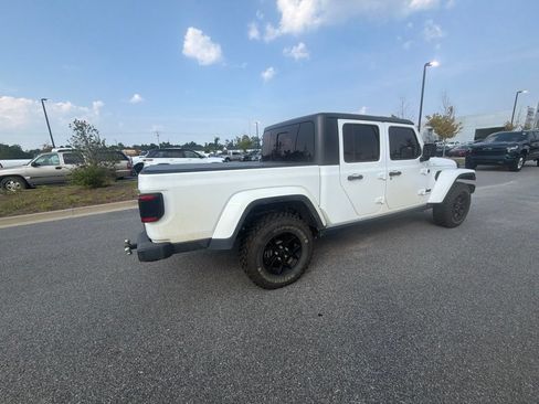 Used 2024 Jeep Gladiator Sport AWD/4WD image 5