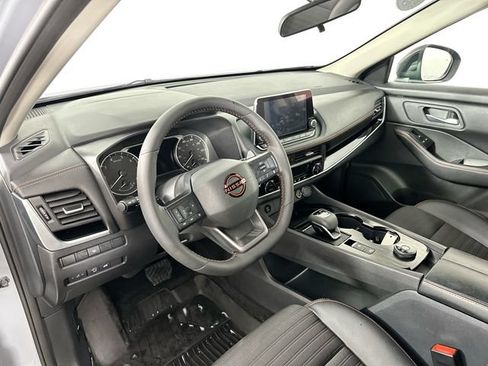 Used 2025 Nissan Rogue SV AWD/4WD image 10