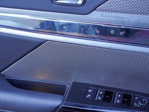 Certified 2023 BMW 760i xDrive w/ Executive Package image 15