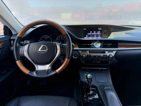 Used 2014 Lexus ES 300h w/ Premium Package w/Bamboo Trim FWD image 15
