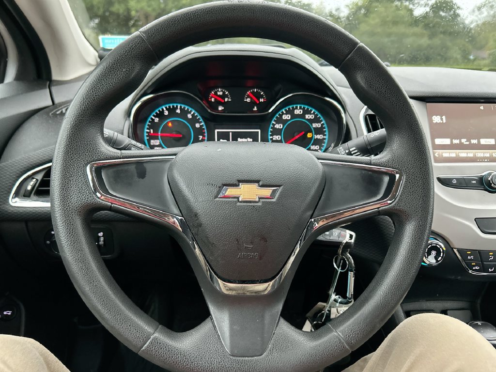 Used 2018 Chevrolet Cruze LS FWD image 13