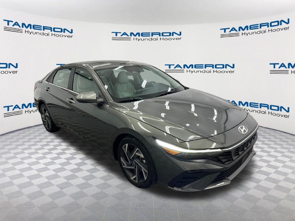 Used 2025 Hyundai Elantra Limited FWD image 7