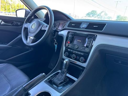 Used 2013 Volkswagen Passat TDI SE FWD image 23
