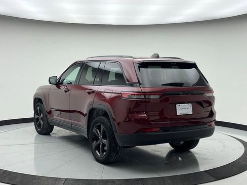 Used 2023 Jeep Grand Cherokee Limited w/ Luxury Tech Group II image 9