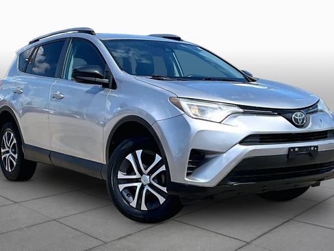 Used 2017 Toyota RAV4 LE FWD image 3