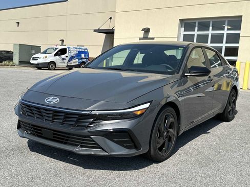 New 2026 Hyundai Elantra SEL Sport Premium w/ Cargo Package FWD image 3