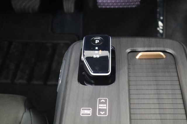 Used 2024 Nissan Ariya AWD image 28