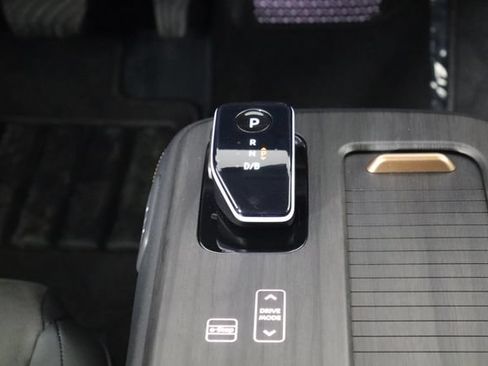 Used 2024 Nissan Ariya AWD image 28