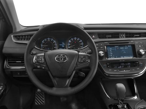 Used 2017 Toyota Avalon Touring FWD image 4