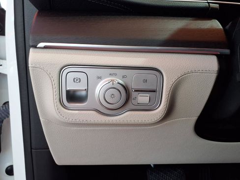 Used 2024 Mercedes-Benz GLE 350 4MATIC image 23