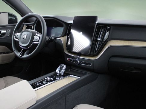 New 2026 Volvo XC60 B5 Core AWD/4WD image 21