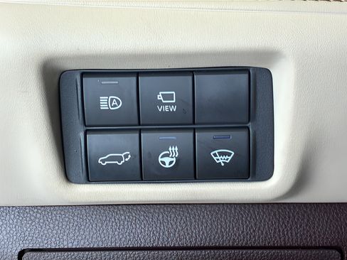 Used 2021 Toyota Highlander Platinum FWD image 39