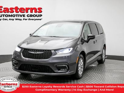 Used 2023 Chrysler Pacifica Touring-L