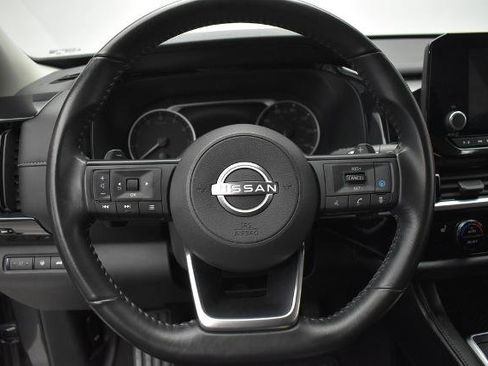 Certified 2025 Nissan Pathfinder SV FWD image 15