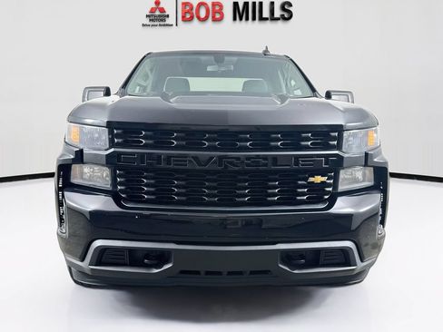 Used 2020 Chevrolet Silverado 1500 Custom w/ Custom Value Package RWD image 2